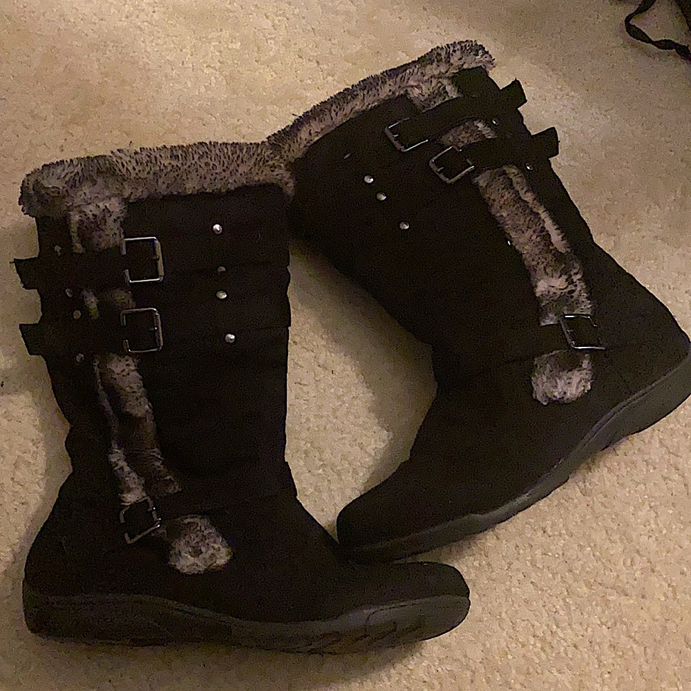 Black boots with buckles